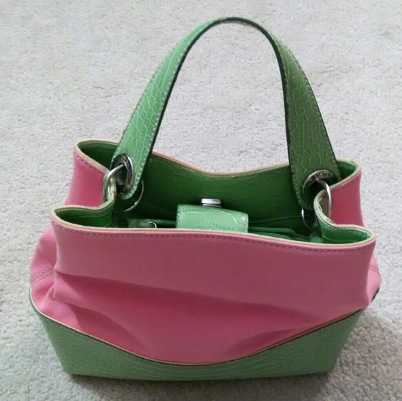 Tommy Hilfiger Handbags - Tommy Hilfiger